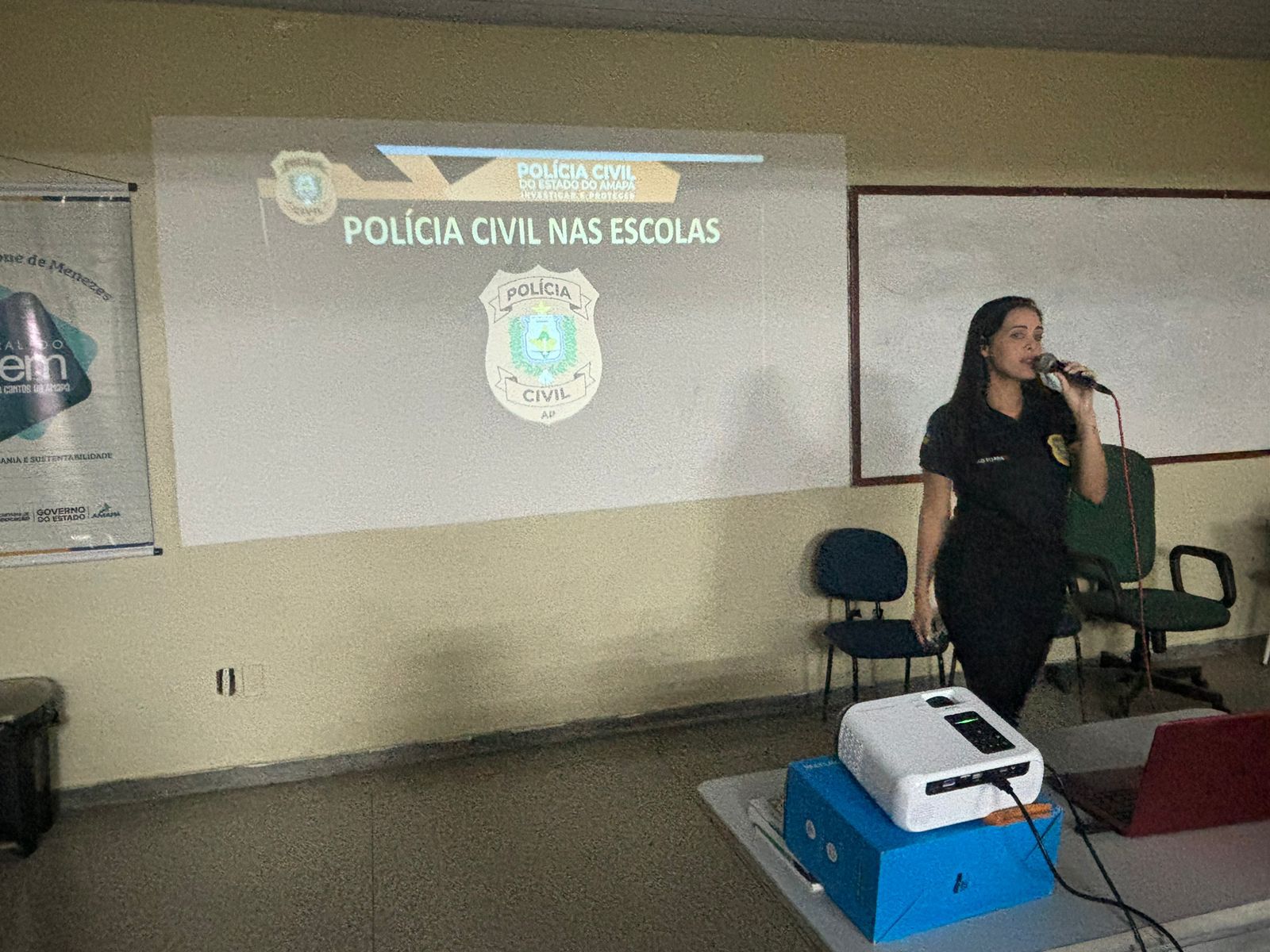 EM MACAPÁ, PROJETO “POLÍCIA CIVIL NAS ESCOLAS” LEVA ORIENTAÇÕES AOS ALUNOS DA ESCOLA ESTADUAL MARIA IVONE DE MENEZES